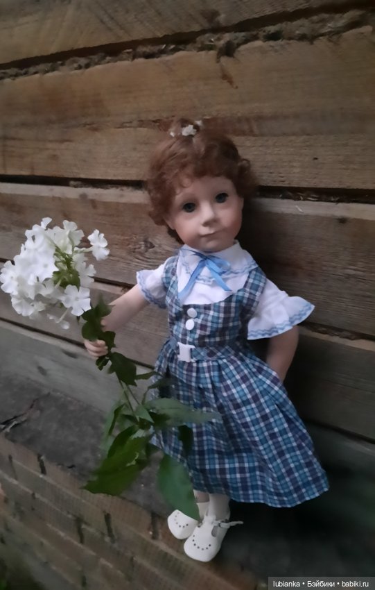 Лизонька тоже простилась с летом