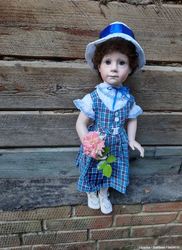 Лизонька тоже простилась с летом