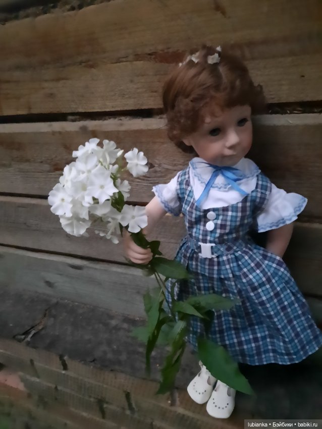 Лизонька тоже простилась с летом