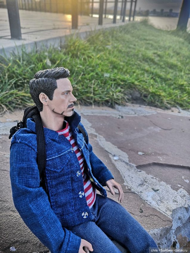 Осенняя прогулка гения и миллиардера (Hot toys Tony Stark) (фото 5)