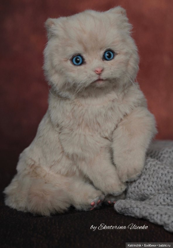 Котенок-пухляшка Ева — Авторские игрушки из разных материалов: синельная проволока (фото 10)