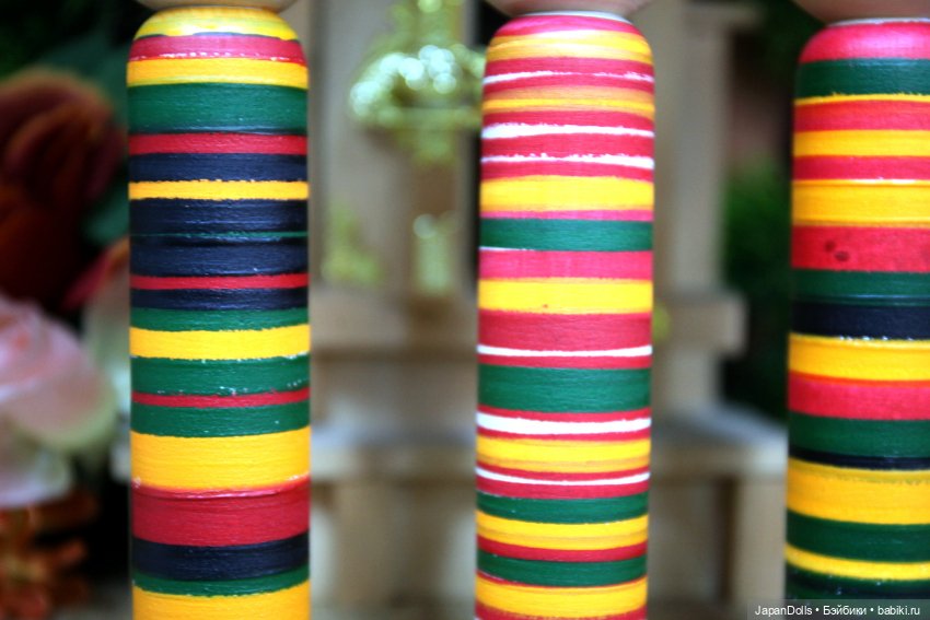 Роспись кокэси на токарном станке на мастер-классе музея "Япония. Куклы, сказки и легенды" (фото 2)