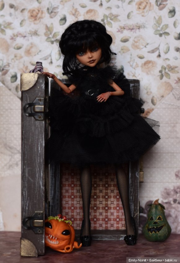 Уэнсдей и Вещь — ООАК Monster High и Ever After High: репейнт (фото 5)