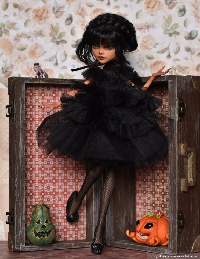 Уэнсдей и Вещь — ООАК Monster High и Ever After High: репейнт (фото 3)