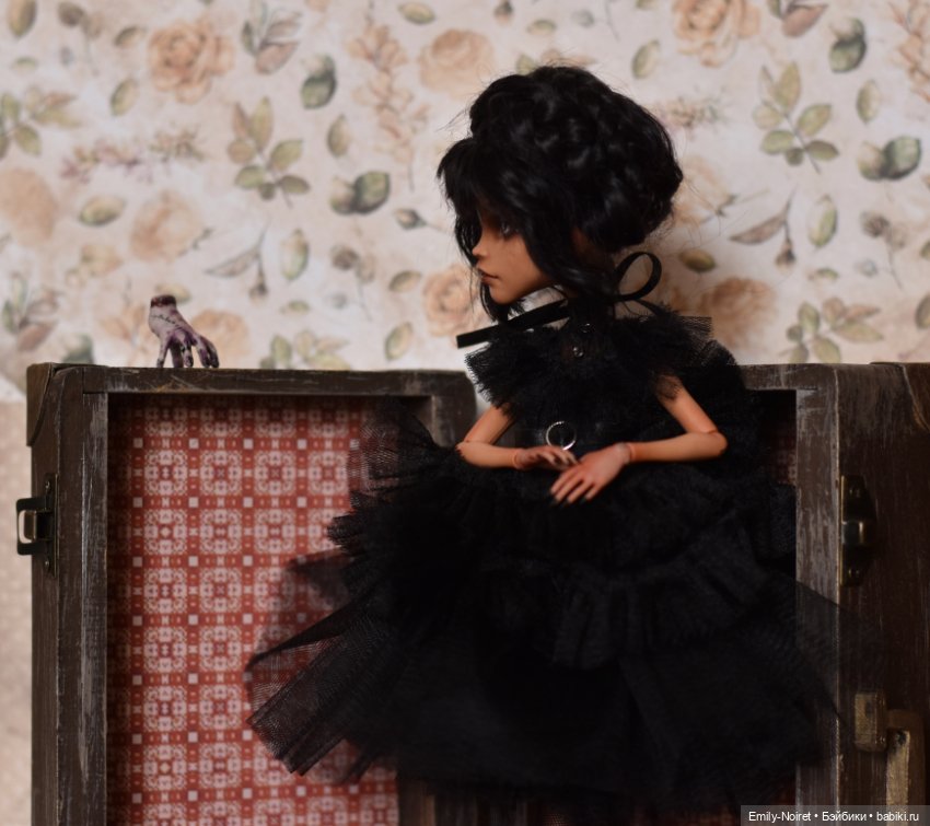 Уэнсдей и Вещь — ООАК Monster High и Ever After High: репейнт (фото 4)