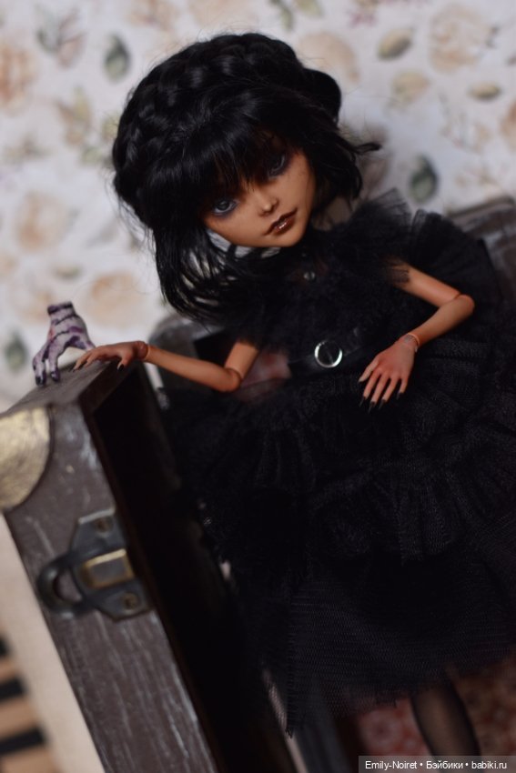 Уэнсдей и Вещь — ООАК Monster High и Ever After High: репейнт (фото 6)