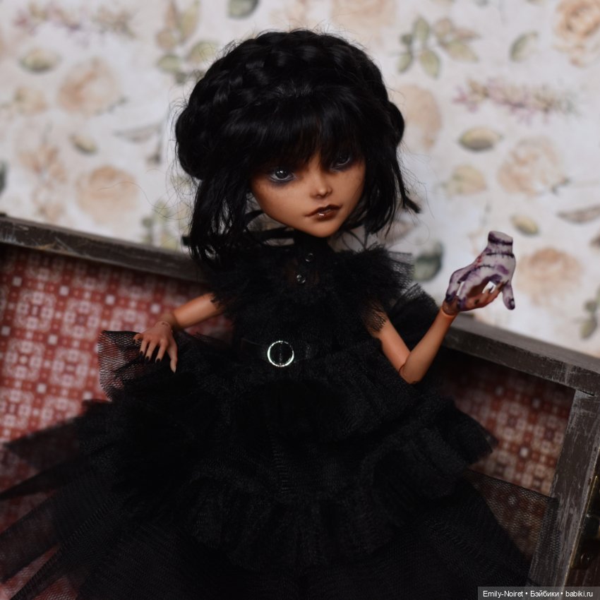 Уэнсдей и Вещь — ООАК Monster High и Ever After High: репейнт (фото 2)