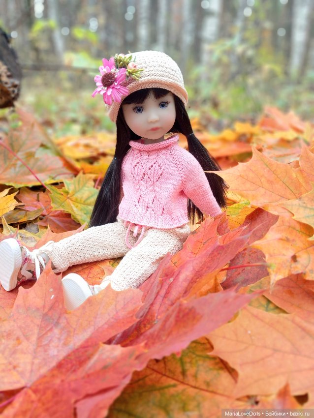 На ковре осенних листьев — Куклы Ruby Red (Руби Ред) Fashion Friends: Siblies (фото 7)