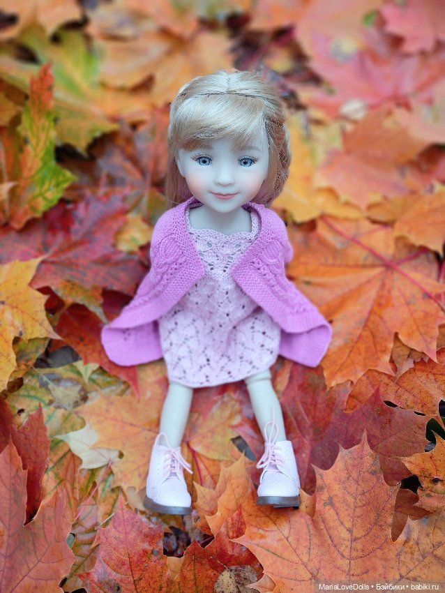 На ковре осенних листьев — Куклы Ruby Red (Руби Ред) Fashion Friends: Siblies (фото 8)