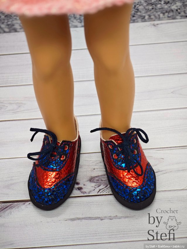 Новые яркие кроссовки для Paola Reina