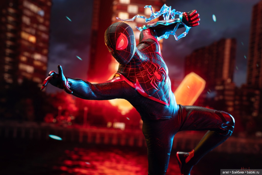 Эксклюзивная фигурка Майлза Моралеса от Hot Toys по игре "Marvel’s Spider-Man 2" (фото 5)