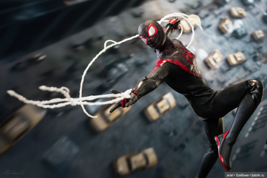 Эксклюзивная фигурка Майлза Моралеса от Hot Toys по игре "Marvel’s Spider-Man 2" (фото 2)