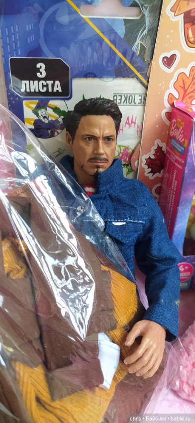 Посылка от подруги - Тони пробует себя в роли распаковщика (фото 4)