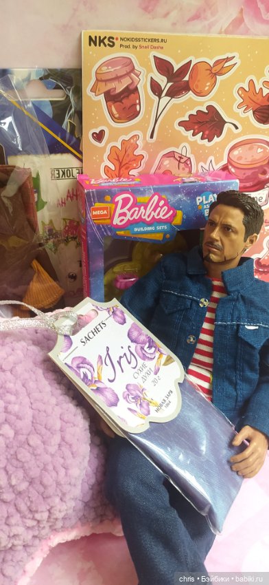 Посылка от подруги - Тони пробует себя в роли распаковщика