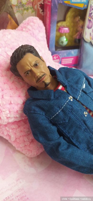 Посылка от подруги - Тони пробует себя в роли распаковщика (фото 2)