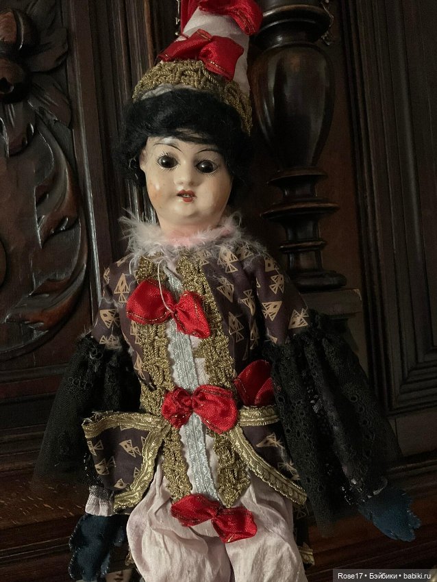 Опознать куколку — Опознание антикварных кукол: поиск по клейму (фото 2)