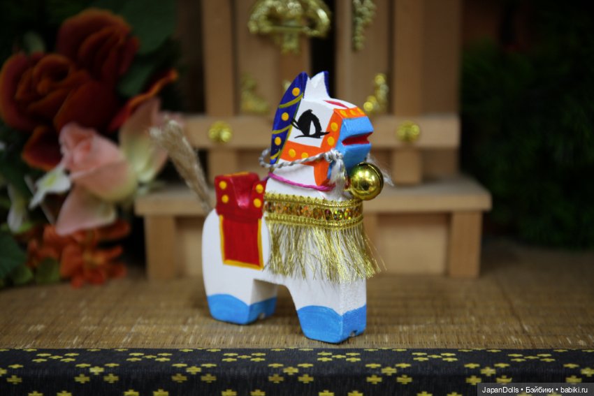 «Чагу Чагу Умако» с бахромой на мастер-классе в музее "Япония. Куклы, сказки и легенды" (фото 5)