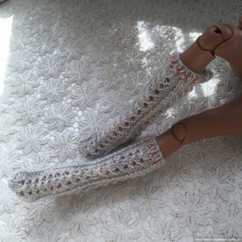 Сегодня - 24 октября - День любви к тёплым вязаным носкам