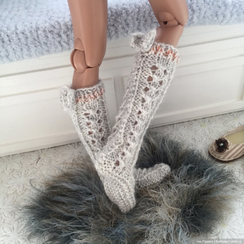 Сегодня - 24 октября - День любви к тёплым вязаным носкам