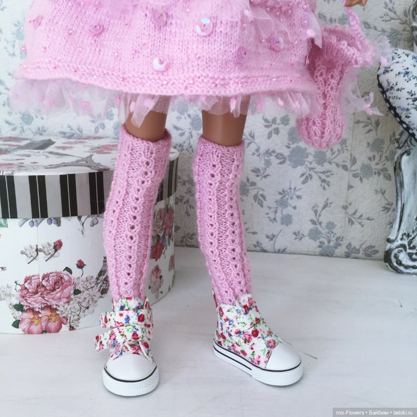 Сегодня - 24 октября - День любви к тёплым вязаным носкам (фото 2)