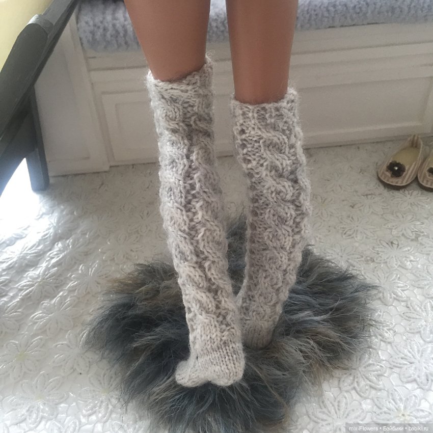 Сегодня - 24 октября - День любви к тёплым вязаным носкам