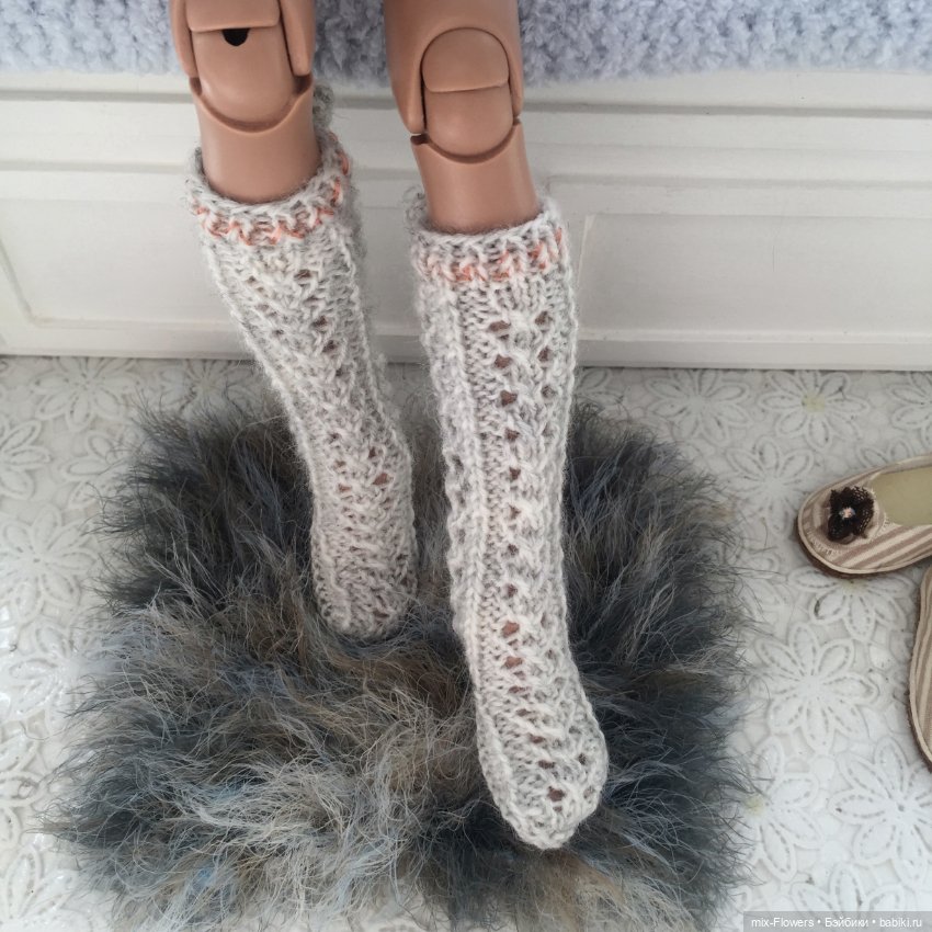 Сегодня - 24 октября - День любви к тёплым вязаным носкам