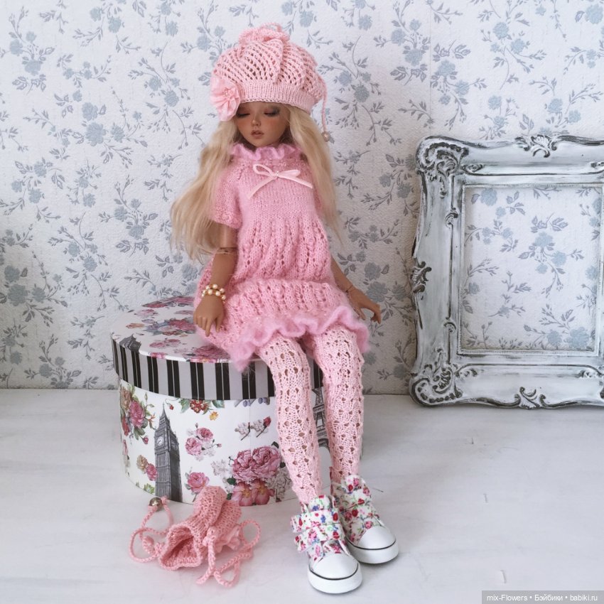 Сегодня - 24 октября - День любви к тёплым вязаным носкам