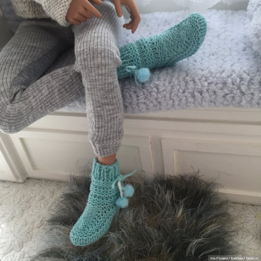 Сегодня - 24 октября - День любви к тёплым вязаным носкам