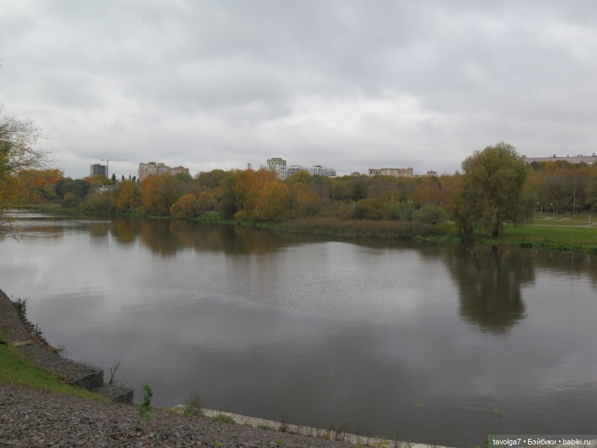 Золотая осень в усадебном парке в Москве