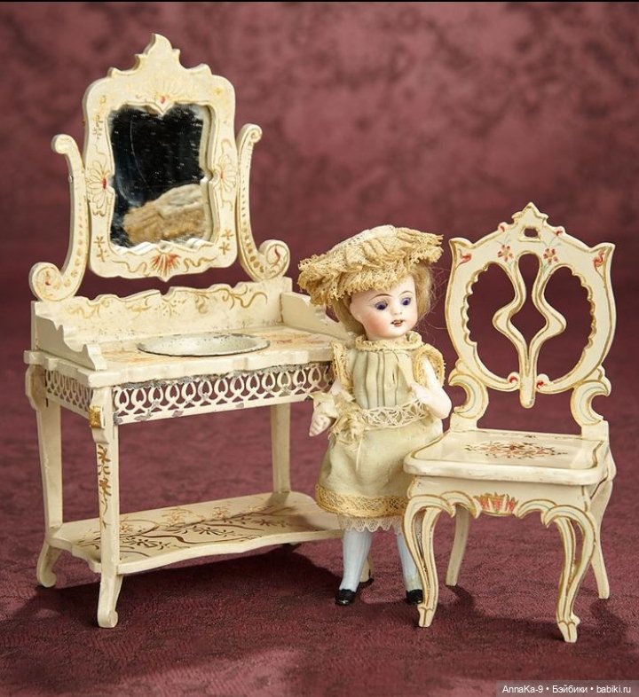 Антикварные туалетные столики для кукол