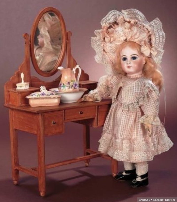 Антикварные туалетные столики для кукол