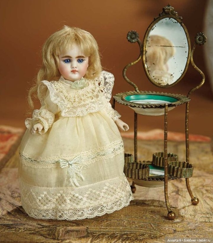 Антикварные туалетные столики для кукол