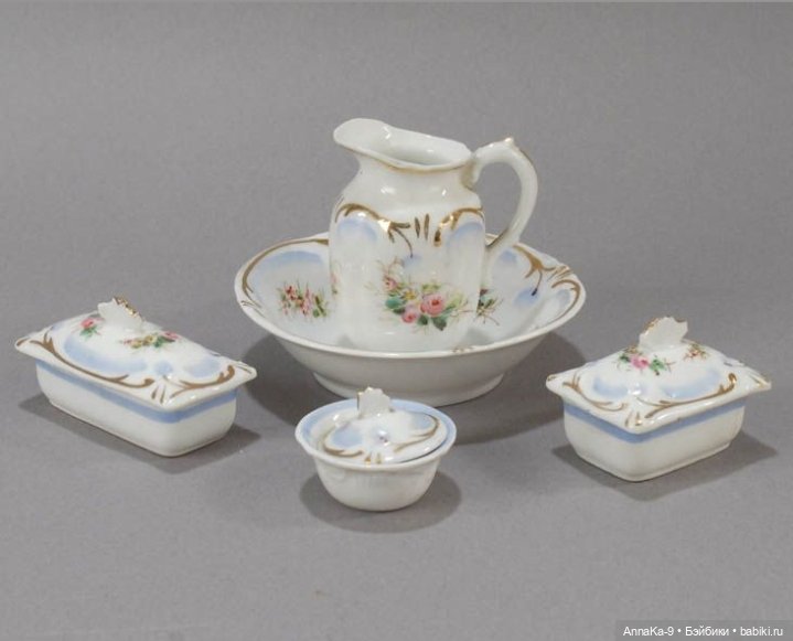 Антикварные туалетные столики для кукол (фото 10)