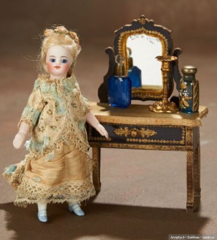 Антикварные туалетные столики для кукол
