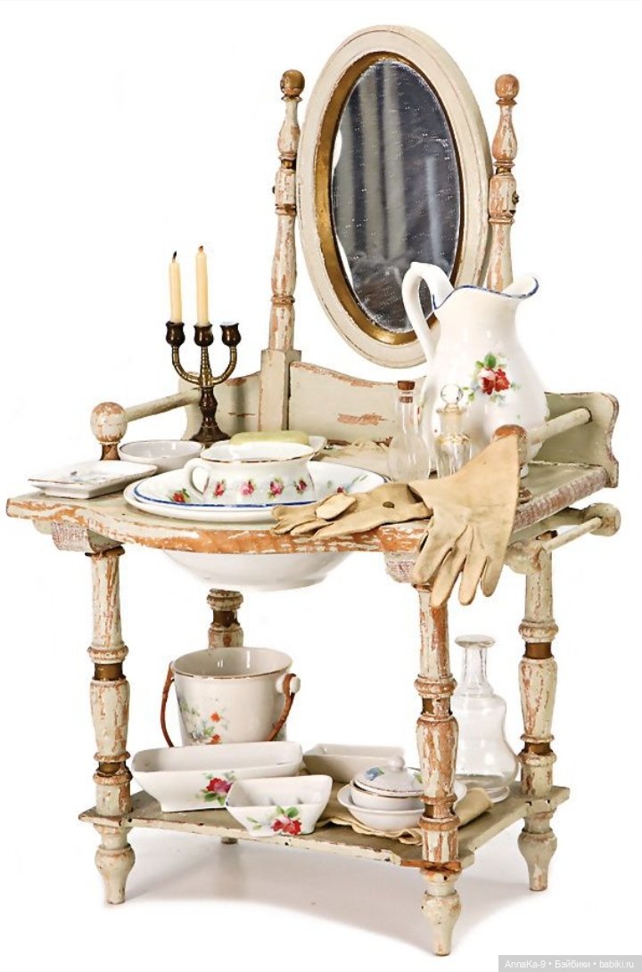 Антикварные туалетные столики для кукол