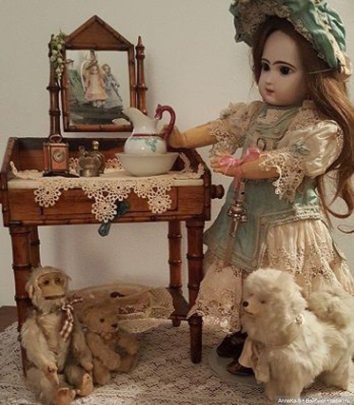 Антикварные туалетные столики для кукол