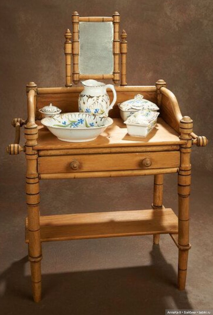 Антикварные туалетные столики для кукол (фото 3)