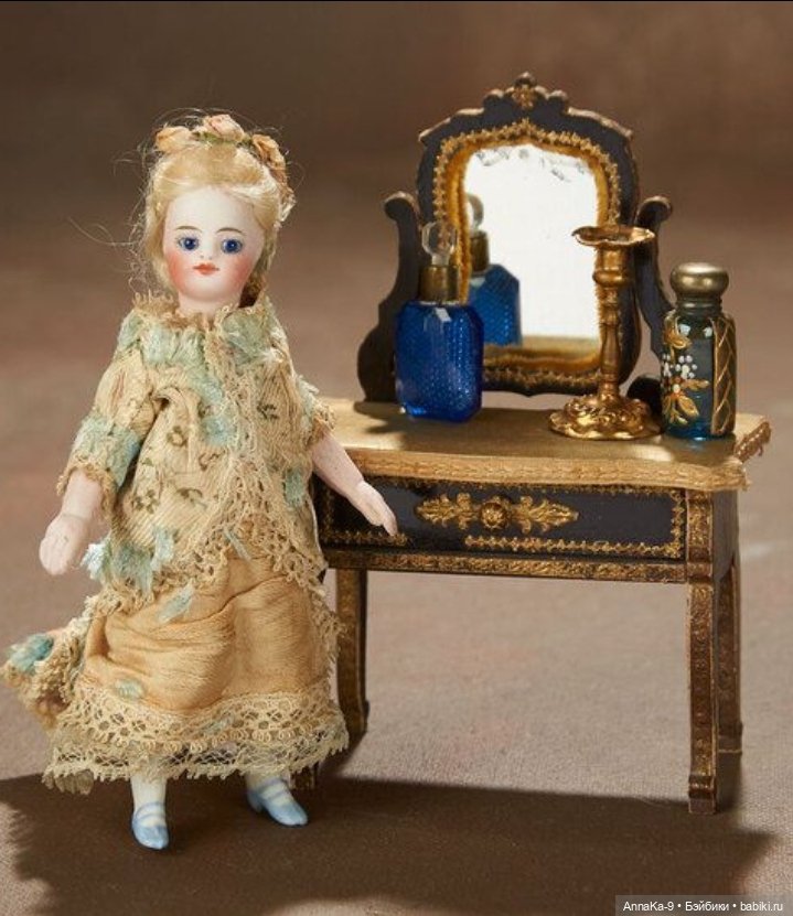 Антикварные туалетные столики для кукол
