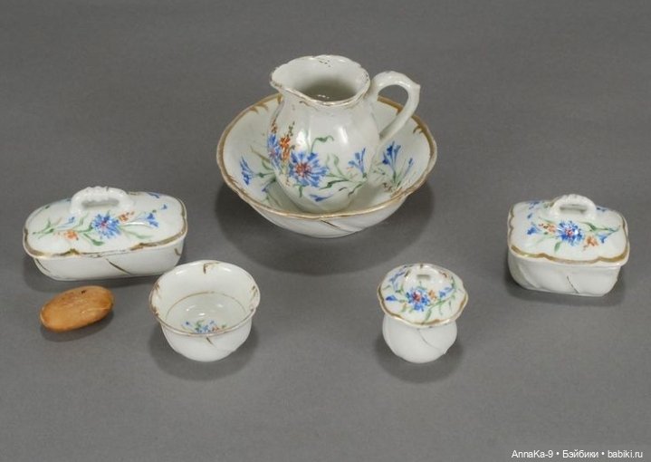 Антикварные туалетные столики для кукол (фото 9)