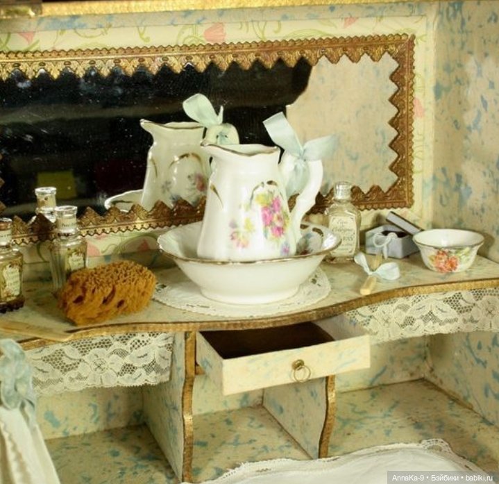 Антикварные туалетные столики для кукол продолжение