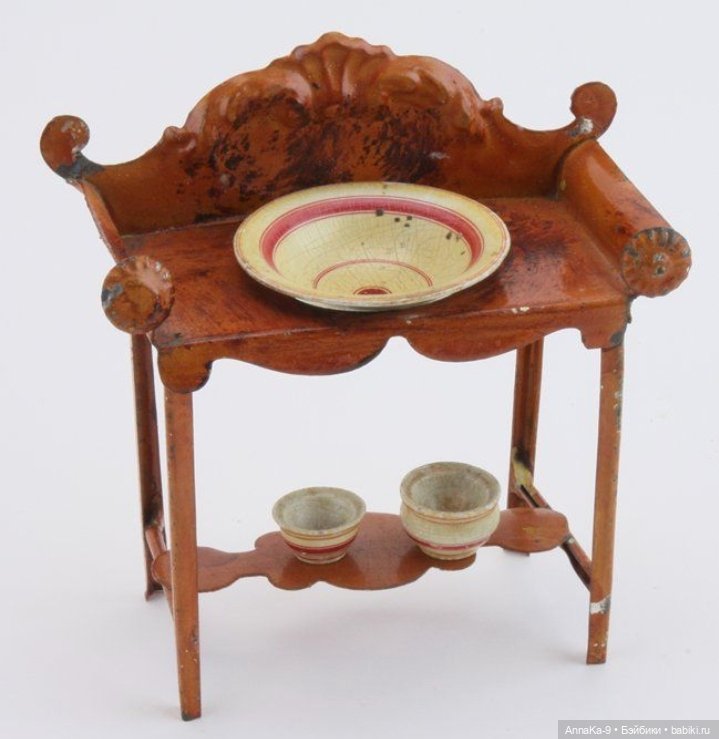 Антикварные туалетные столики для кукол продолжение