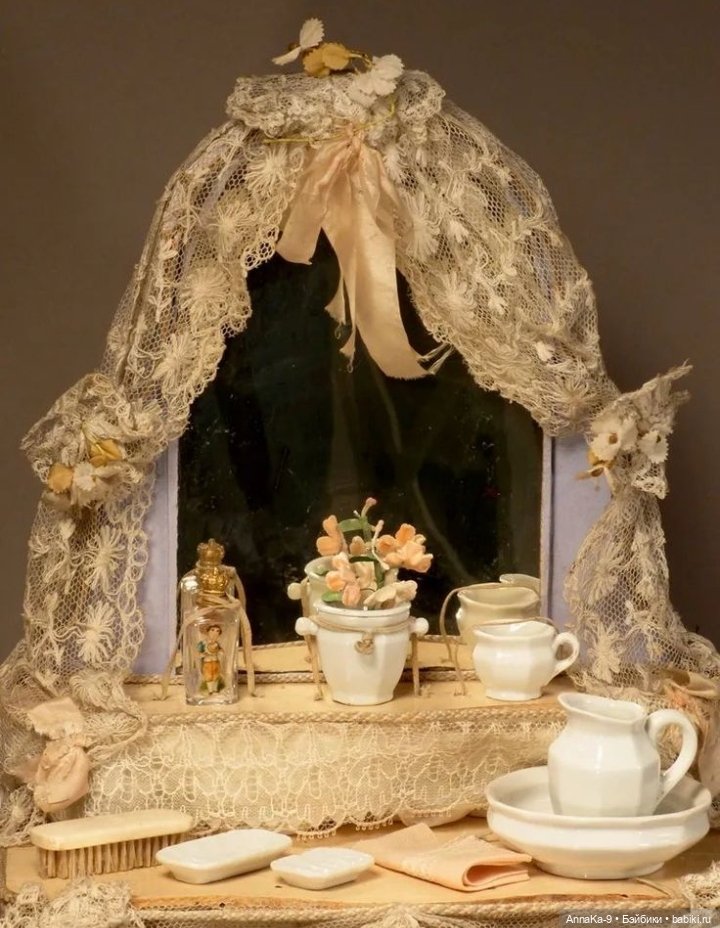 Антикварные туалетные столики для кукол продолжение