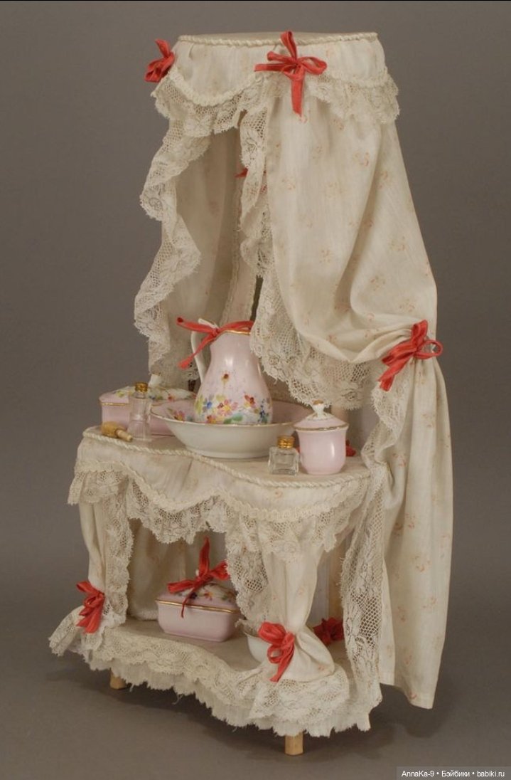 Антикварные туалетные столики для кукол продолжение