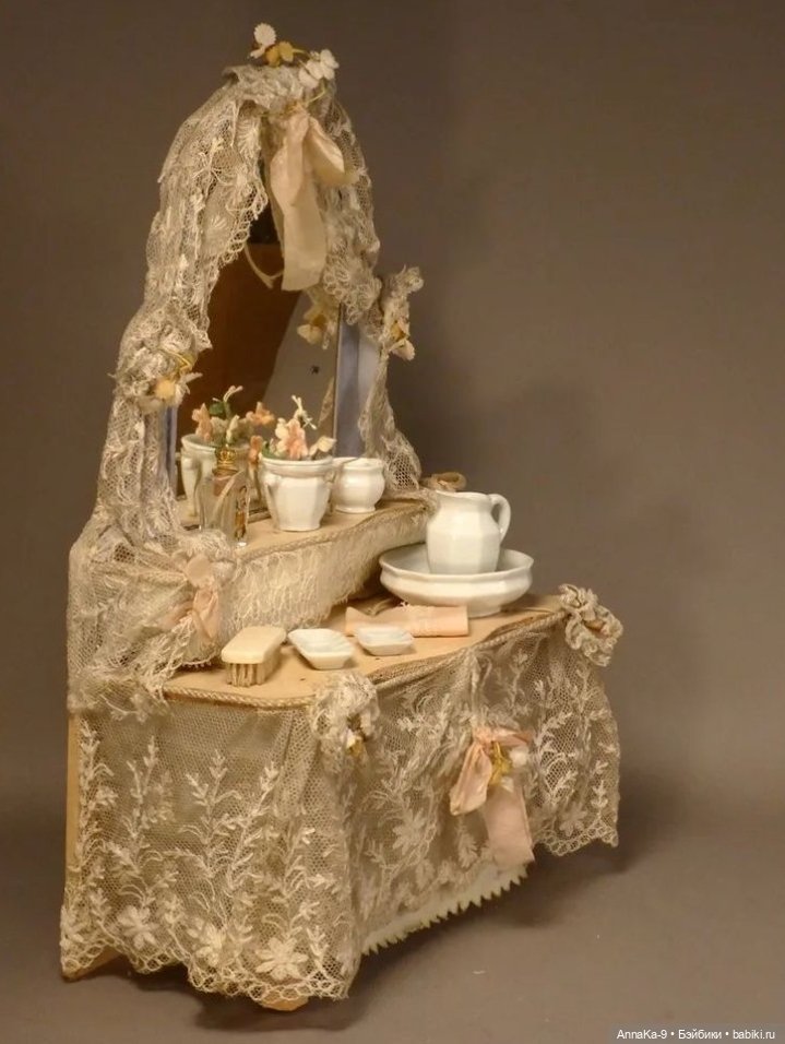 Антикварные туалетные столики для кукол продолжение