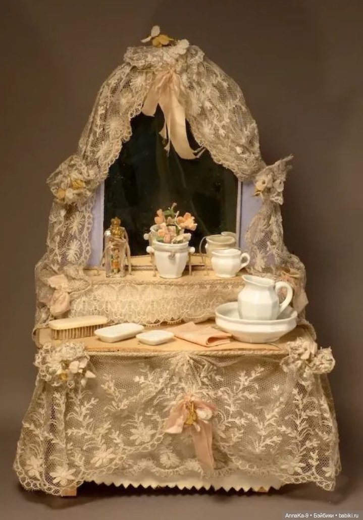 Антикварные туалетные столики для кукол продолжение