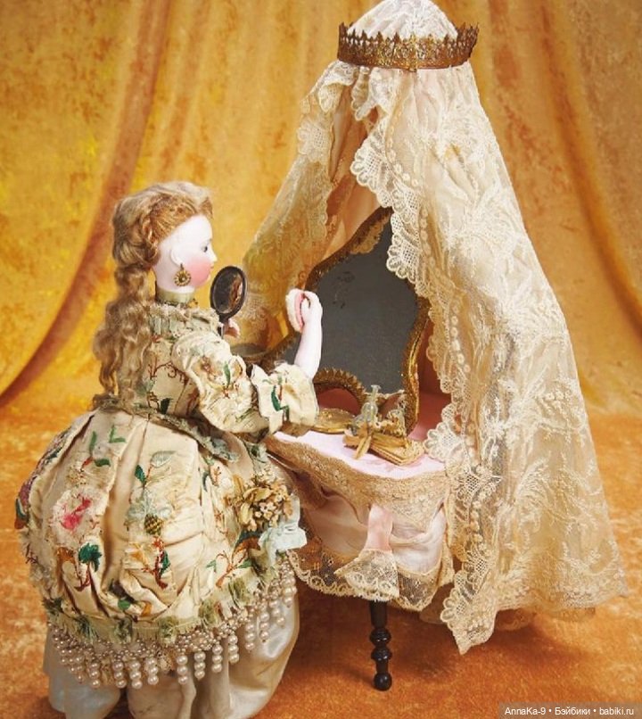 Антикварные туалетные столики для кукол продолжение