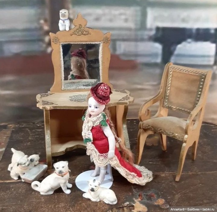 Антикварные туалетные столики для кукол продолжение