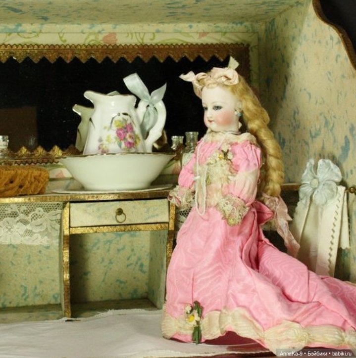 Антикварные туалетные столики для кукол продолжение