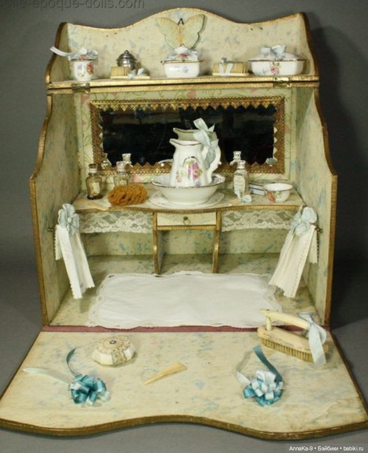 Антикварные туалетные столики для кукол продолжение