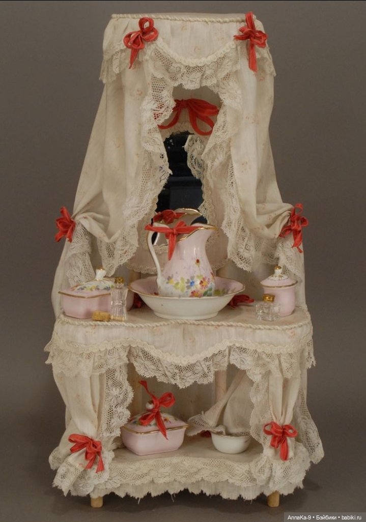 Антикварные туалетные столики для кукол продолжение